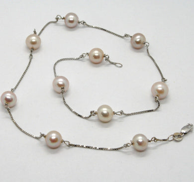 18k white gold necklace, venetian chain alternate peach pearls 8 mm diameter.