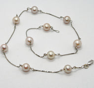 18k white gold necklace, venetian chain alternate peach pearls 8 mm diameter.