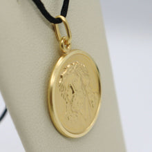 Load image into Gallery viewer, 18k yellow gold Ecce Homo, Jesus Christ face medal pendant very detailed made in Italy, 17 mm
