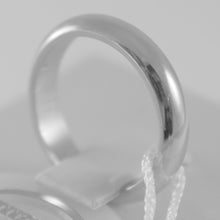 Load image into Gallery viewer, SOLID 18K WHITE GOLD WEDDING BAND UNOAERRE RING 6 GRAMS MARRIAGE MADE IN ITALY.
