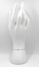 Cargar imagen en el visor de la galería, 18k white gold rolo thin bracelet with central small 5mm letter initial V.
