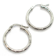 18k white gold circle hoops twisted hammered earrings 20 mm, 1.5 mm thick, Italy.