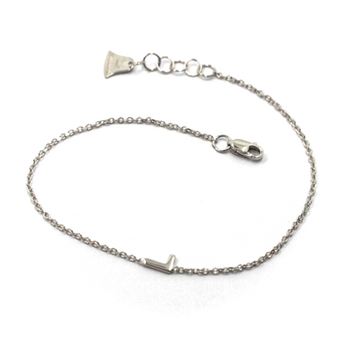 18k white gold rolo thin bracelet with central small 5mm letter initial L.