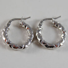 Load image into Gallery viewer, 18k white gold earrings hammered circle hoop hoops 16 mm diameter made in Italy.
