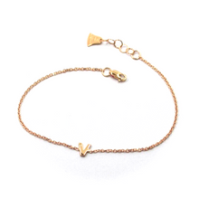 Load image into Gallery viewer, 18k rose gold rolo thin bracelet with central small 5mm letter initial V.
