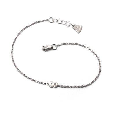 18k white gold rolo thin bracelet with central small 5mm letter initial S.
