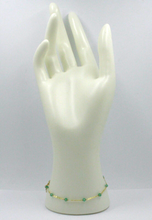 Charger l&#39;image dans la galerie, 18k yellow gold flat oval link bracelet with faceted 3.5 mm green chalcedony.
