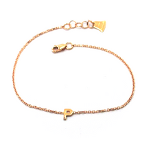 Load image into Gallery viewer, 18k rose gold rolo thin bracelet with central small 5mm letter initial P.
