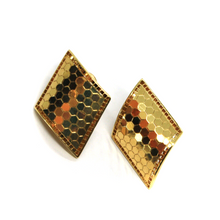 Load image into Gallery viewer, 18K YELLOW GOLD RHOUMBUS 30mm EARRINGS HONEYCOMB ONDULATE, CLIP-ON CLOSURE.
