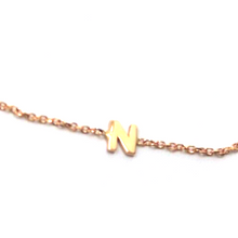 Load image into Gallery viewer, 18k rose gold rolo thin bracelet with central small 5mm letter initial N.
