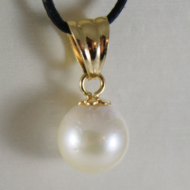 18k yellow gold pendant charm with round akoya white pearl 9 mm, made in Italy.