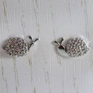 18k white gold earrings with mini snail & zirconia for kids child.