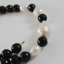 Load image into Gallery viewer, 18k yellow gold necklace big drop baroque pearl 20 mm &amp; onyx 10 mm made in Italy

