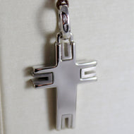 18k white gold cross, finely worked, bright ans satin 1.10 inches made in Italy.