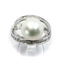 Load image into Gallery viewer, 18k white gold doble crossed ring, big australian 12mm pearl and diamonds frame.
