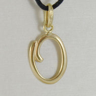 18k yellow gold pendant charm initial letter O, slightly rounded slab 18mm.