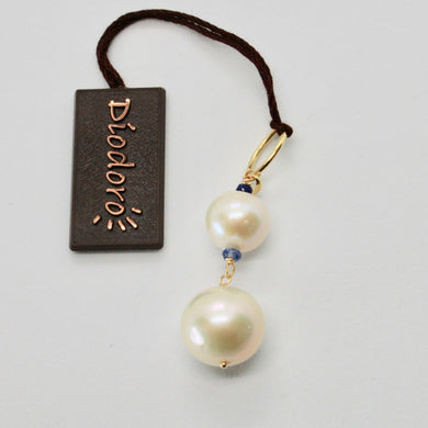 solid 18k yellow gold pendant with 2 white fw pearl and sapphire made in Italy.
