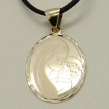 Load image into Gallery viewer, SOLID 18K YELLOW GOLD VIRGIN MARY AND JESUS OVAL MEDAL, 0.8 INCHES, ITALY MADE.
