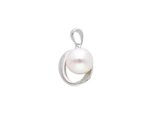 Charger l&#39;image dans la galerie, 18k white gold pendant charm with round freshwater white pearl 7.5-8 mm.
