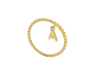 18K YELLOW GOLD RING, SMALL 1mm SQUARES WIRE AND 5mm LETTER INITIAL A PENDANT.
