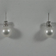 18k white gold diamonds (ct 0.04) earrings with white pearls, made in Italy.