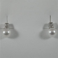 18k white gold diamonds (ct 0.04) earrings with white pearls, made in Italy.