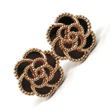 Load image into Gallery viewer, 18k rose gold botton flower daisy earrings 14 mm, double layer worked mirror.
