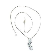Cargar imagen en el visor de la galería, 18k white gold emerald aquamarine 3 ct trilogy pendant &amp; venetian chain necklace.
