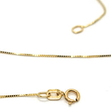 Load image into Gallery viewer, 18K YELLOW GOLD MINI NECKLACE, CAT PENDANT 0.7&quot; AND VENETIAN CHAIN 17.7&quot;.
