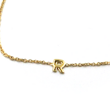 Load image into Gallery viewer, 18k yellow gold rolo thin bracelet with central small 5mm letter initial R.
