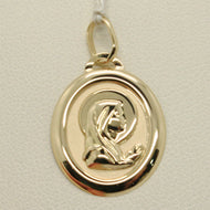 18K YELLOW GOLD MEDAL PENDANT, WITH VIRGIN MARY IN PRAYER, MADONNA, LENGTH 0.94.