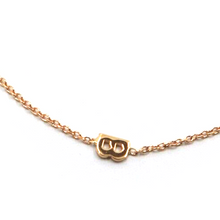 Load image into Gallery viewer, 18k rose gold rolo thin bracelet with central small 5mm letter initial B.
