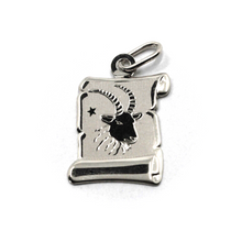 Load image into Gallery viewer, 18k white gold parchment medal pendant length 18mm zodiacal sign capricorn.
