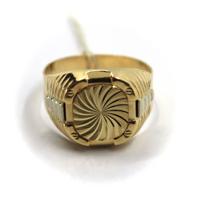 18K YELLOW WHITE GOLD MAN BAND RING TWO TONE, 17mm WORKED SQUARE WITH RAYS.