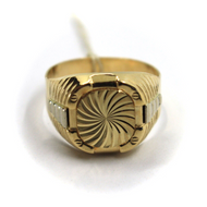 18K YELLOW WHITE GOLD MAN BAND RING TWO TONE, 17mm WORKED SQUARE WITH RAYS.