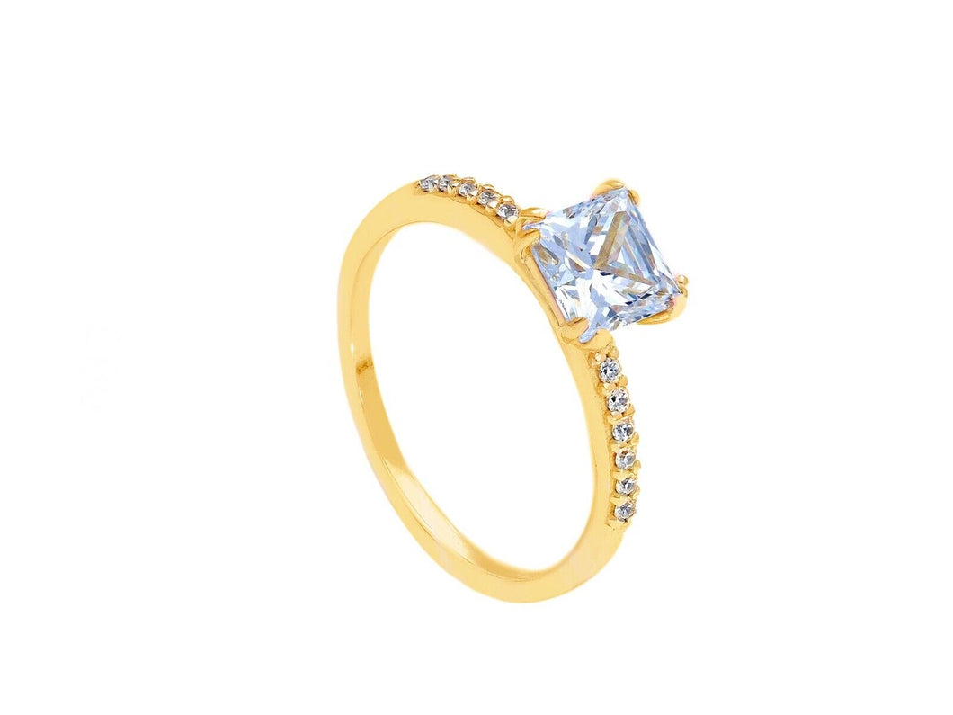 18K YELLOW GOLD SOLITAIRE ENGAGEMENT RING, 5mm PRINCESS CUT AND ON BAND ZIRCONIA.