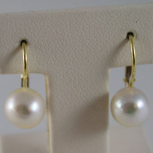 Load image into Gallery viewer, solid 18k yellow gold leverback earrings with akoya pearls 8 mm, made in Italy.
