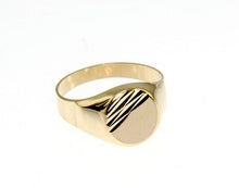 Load image into Gallery viewer, 18k yellow gold band man ring round oval engravable worked satin made in Italy
