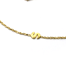 Load image into Gallery viewer, 18k yellow gold rolo thin bracelet with central small 5mm letter initial S.
