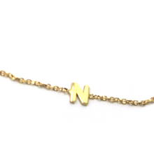 Load image into Gallery viewer, 18k yellow gold rolo thin bracelet with central small 5mm letter initial N.
