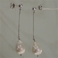 18k white gold pendant earrings with white drop pearls, made in Italy.