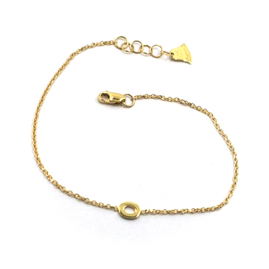 18k yellow gold rolo thin bracelet with central small 5mm letter initial O.