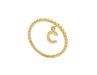18K YELLOW GOLD RING, SMALL 1mm SQUARES WIRE AND 5mm LETTER INITIAL C PENDANT.