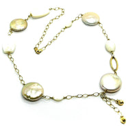 18k yellow gold necklace with mother of pearl and pearl disc, rhombus chain.
