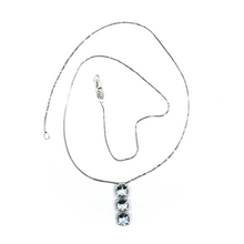 Charger l&#39;image dans la galerie, 18k white gold oval aquamarine 2.50 ct trilogy pendant &amp; venetian chain necklace.
